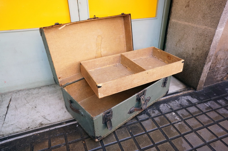 baul maleta bandeja madera metal 41x77x30 (40eu.) 1u